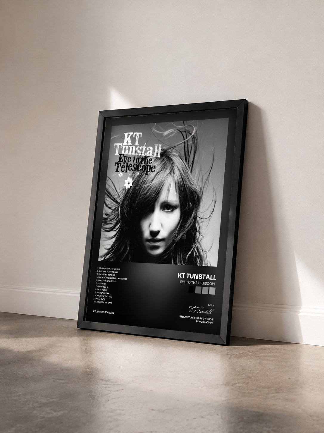 #noir Tableau de l'album Eye To The Telescope de KT Tunstall vu de trois quarts, cadre noir