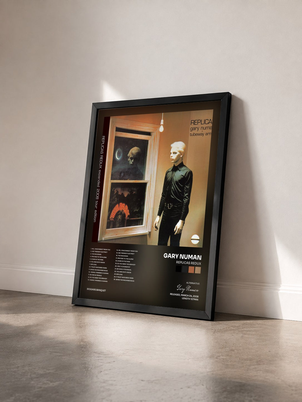 #noir Tableau de l'album Replicas Redux de Gary Numan vu de trois quarts, cadre noir