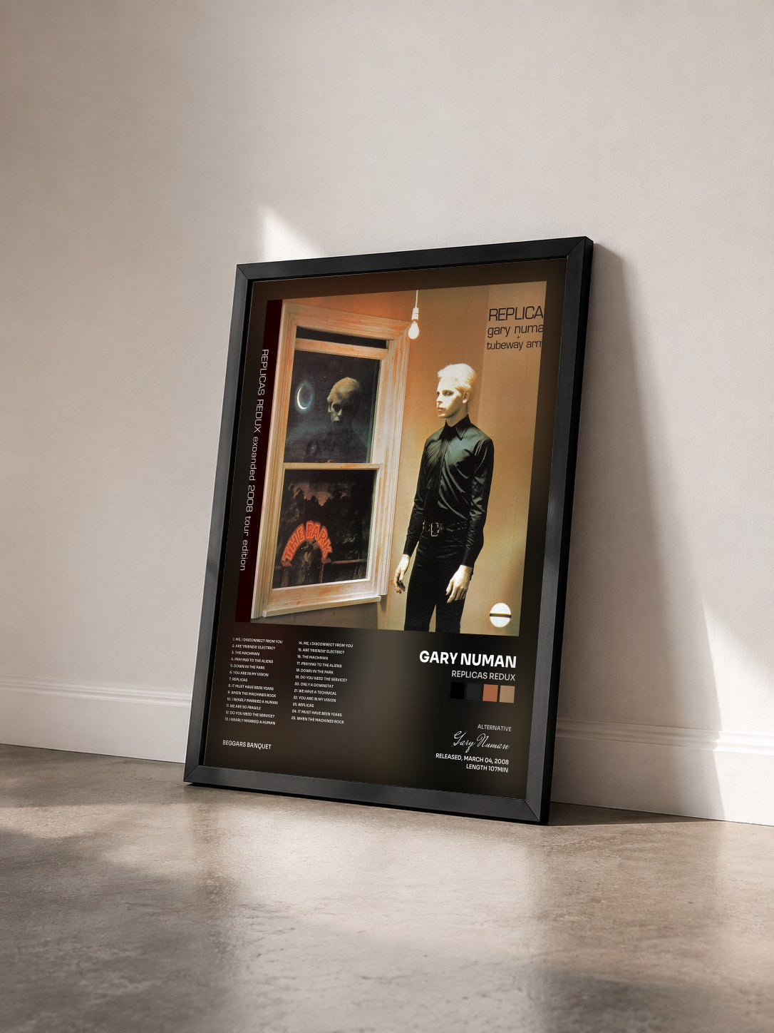 #noir Tableau de l'album Replicas Redux de Gary Numan vu de trois quarts, cadre noir
