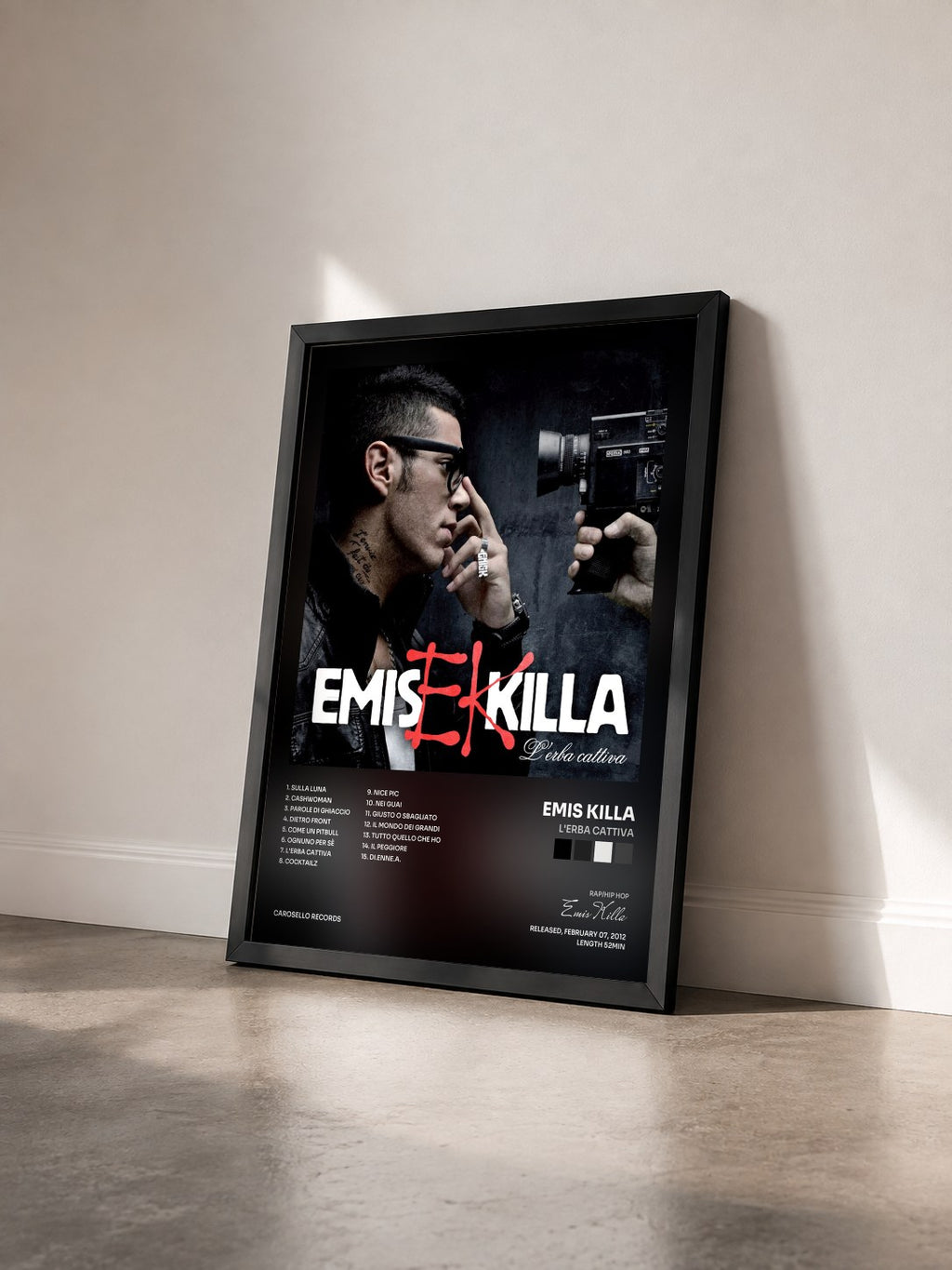 #noir Tableau de l'album L'erba cattiva de Emis Killa vu de trois quarts, cadre noir