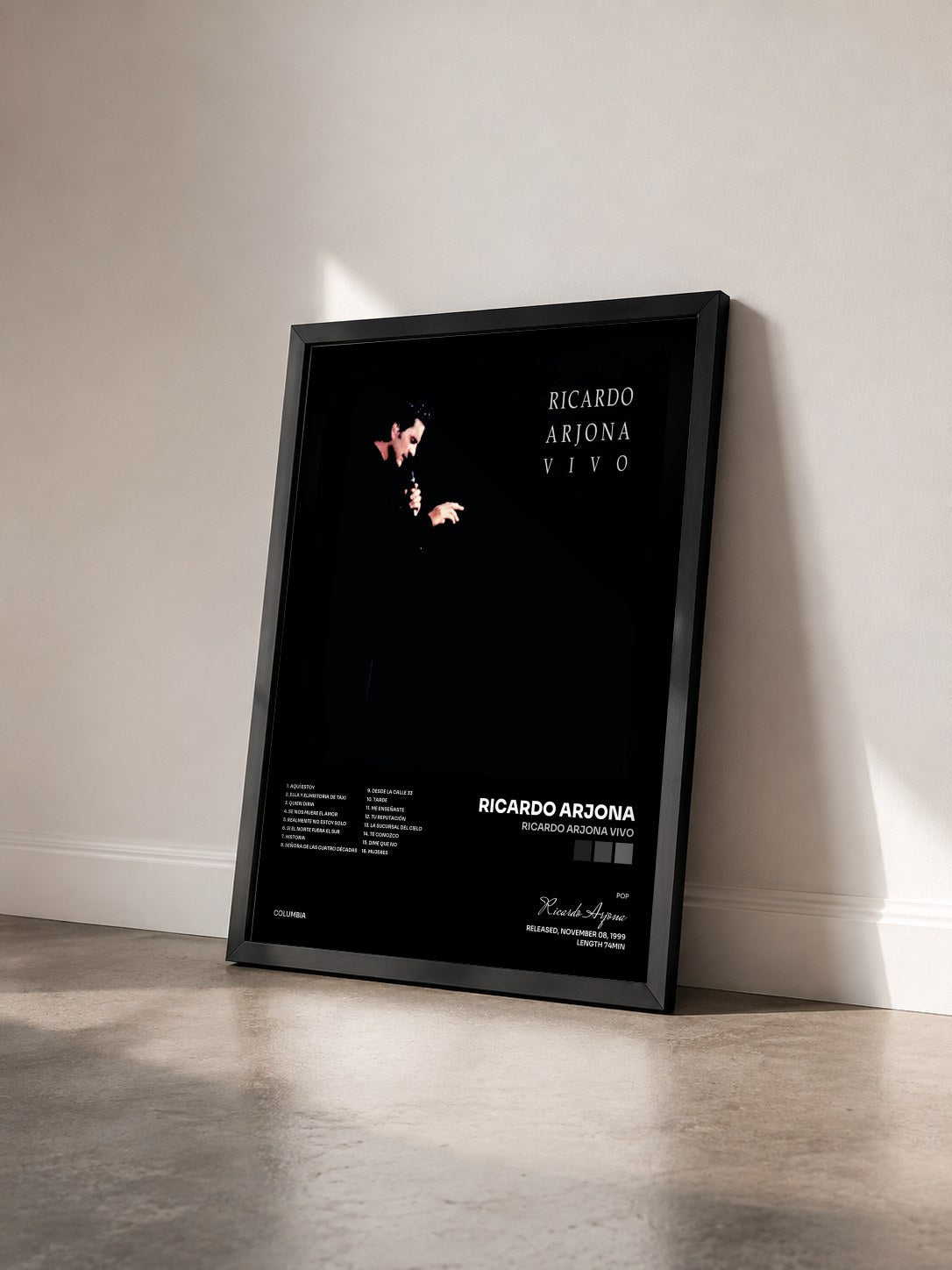 #noir Tableau de l'album Ricardo Arjona Vivo de Ricardo Arjona vu de trois quarts, cadre noir