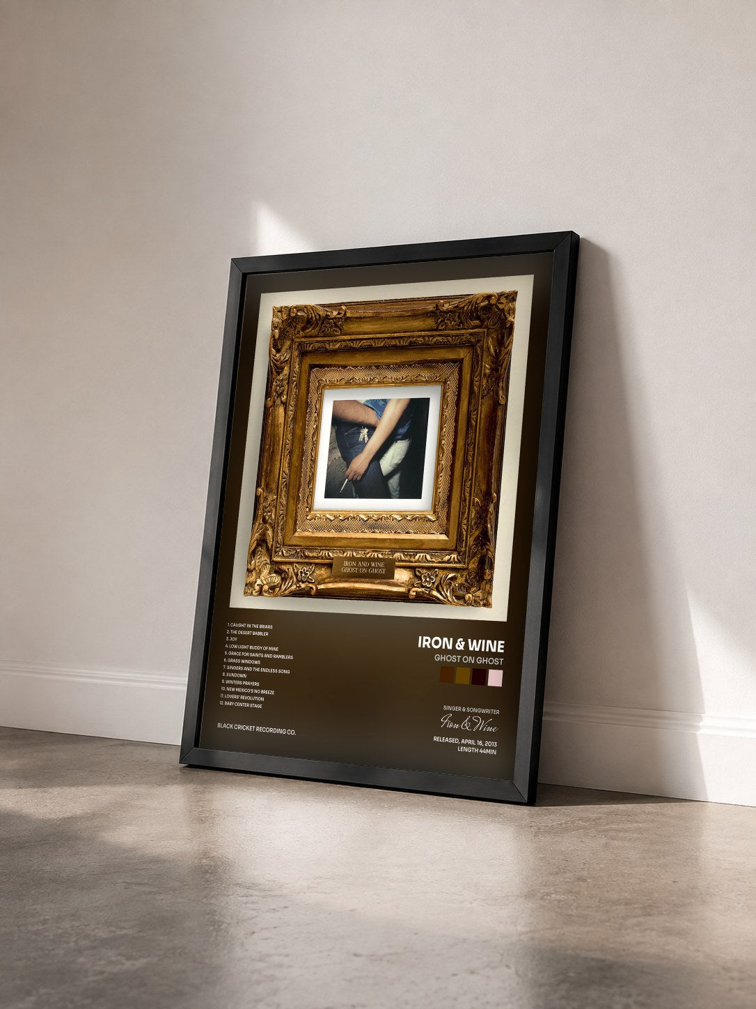 #noir Tableau de l'album Ghost on Ghost de Iron & Wine vu de trois quarts, cadre noir