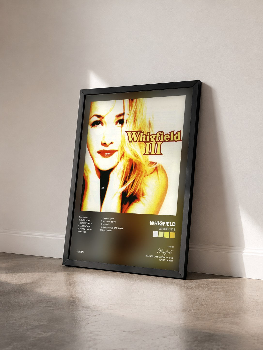 #noir Tableau de l'album Whigfield 3 de Whigfield vu de trois quarts, cadre noir