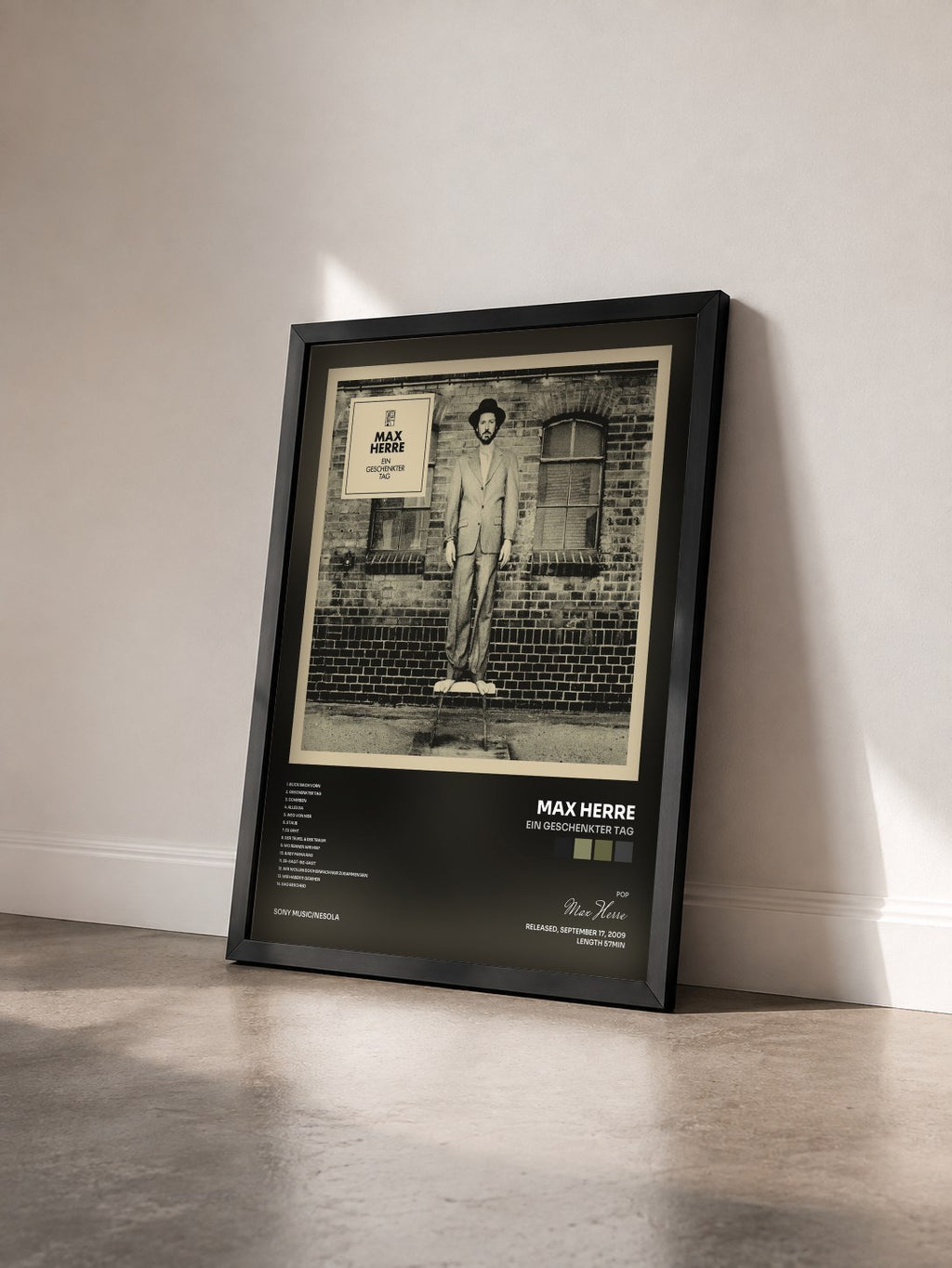 #noir Tableau de l'album Ein Geschenkter Tag de Max Herre vu de trois quarts, cadre noir