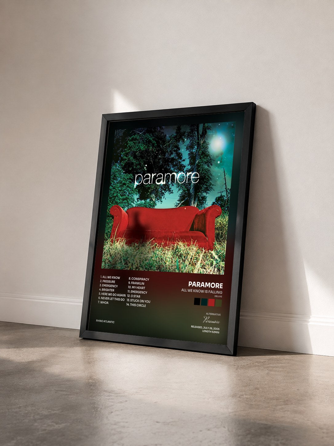 #noir Tableau de l'album All We Know Is Falling (Deluxe) de Paramore vu de trois quarts, cadre noir