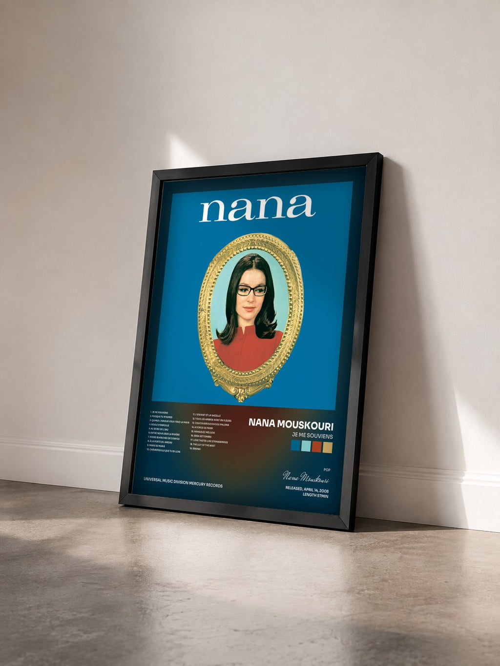 #noir Tableau de l'album Je Me Souviens de Nana Mouskouri vu de trois quarts, cadre noir