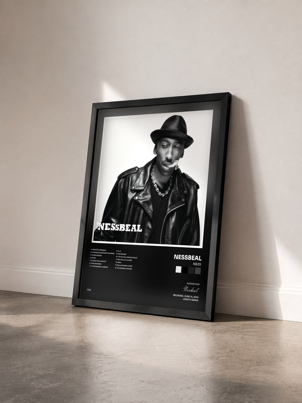 #noir Tableau de l'album Ne2S de Nessbeal vu de trois quarts, cadre noir
