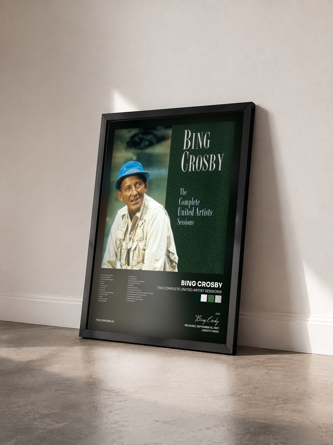 #noir Tableau de l'album The Complete United Artist Sessions de Bing Crosby vu de trois quarts, cadre noir