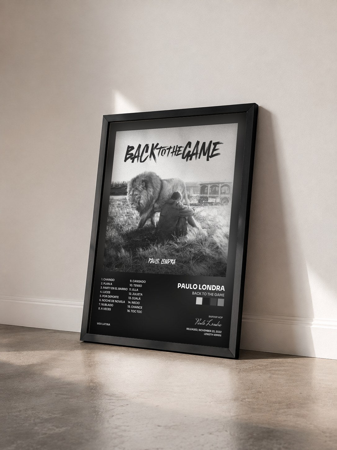 #noir Tableau de l'album Back To The Game de Paulo Londra vu de trois quarts, cadre noir