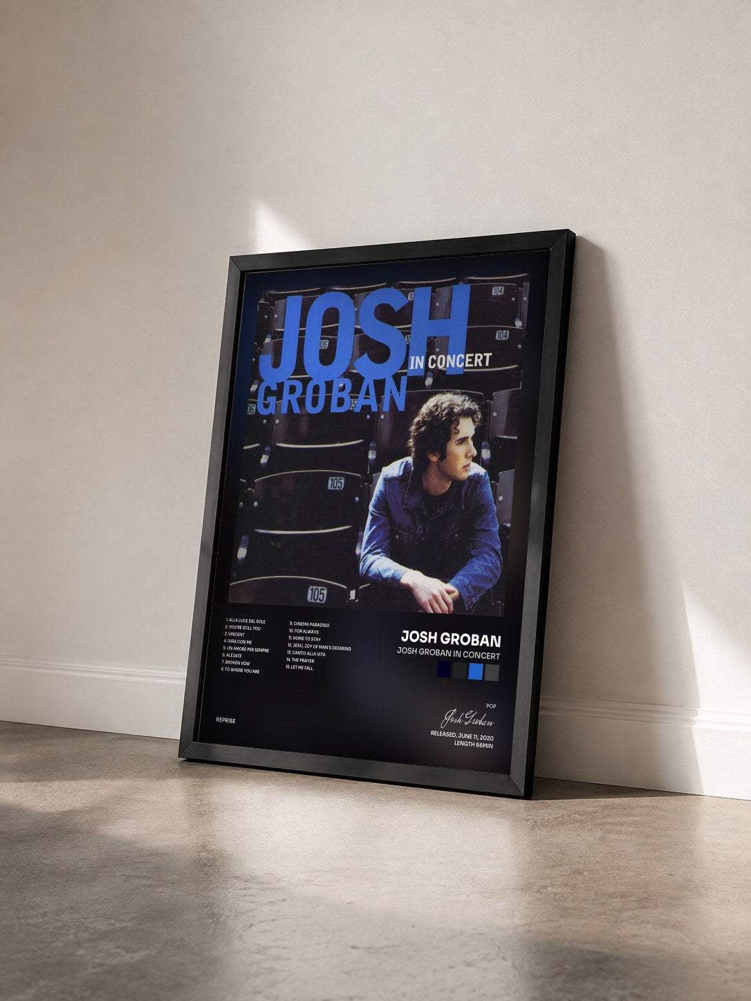 #noir Tableau de l'album Josh Groban In Concert de Josh Groban vu de trois quarts, cadre noir