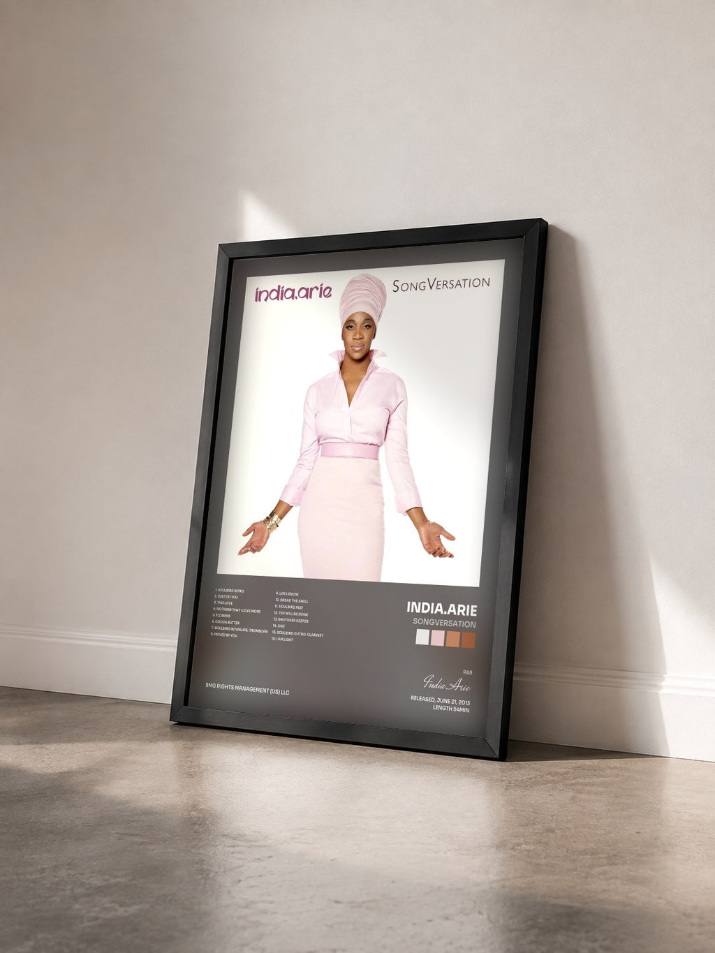 #noir Tableau de l'album SongVersation de India.Arie vu de trois quarts, cadre noir