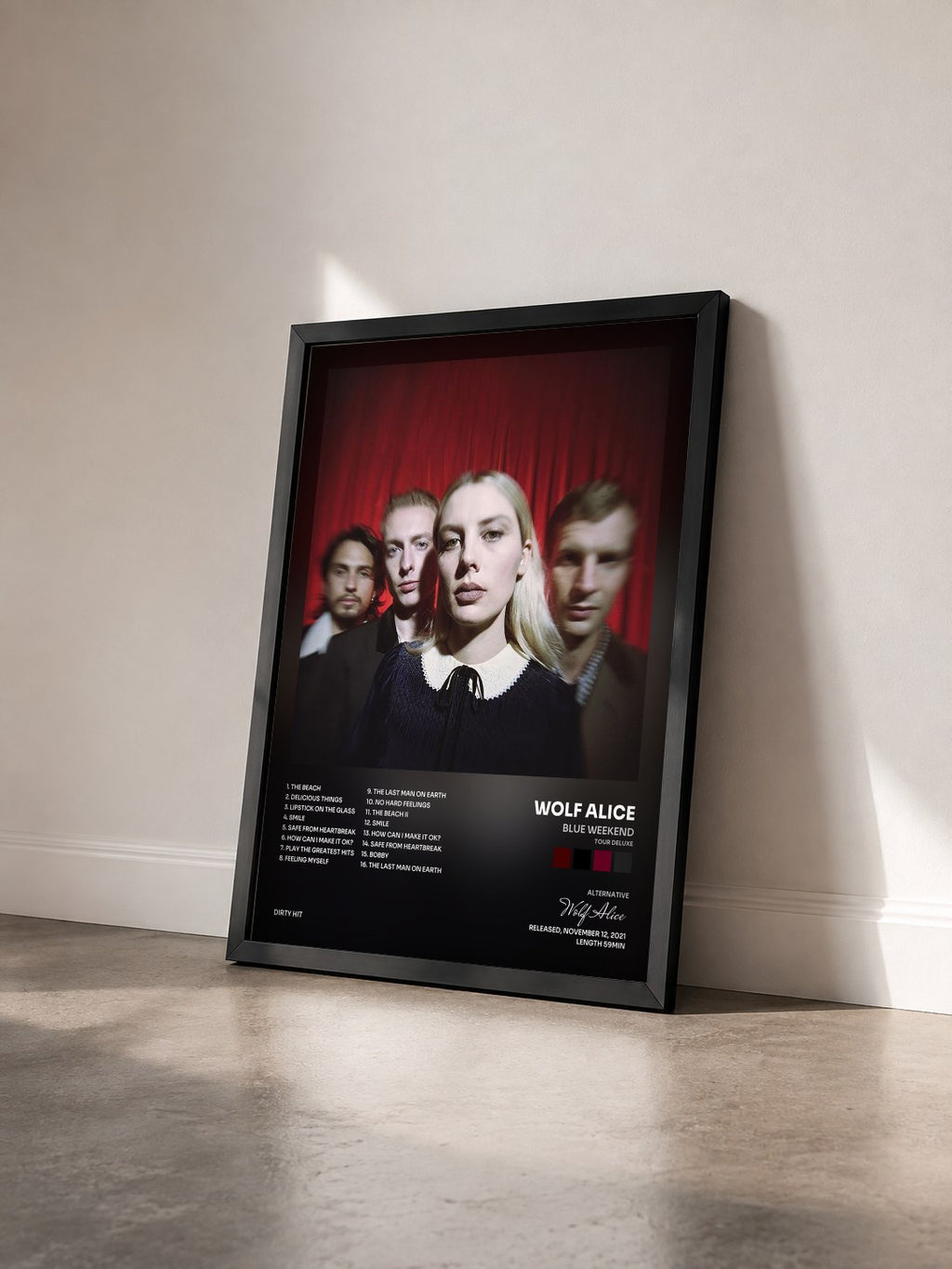 #noir Tableau de l'album Blue Weekend (Tour Deluxe) de Wolf Alice vu de trois quarts, cadre noir