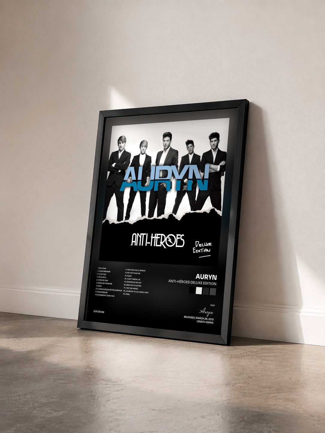 #noir Tableau de l'album Anti-Héroes Deluxe edition de Auryn vu de trois quarts, cadre noir
