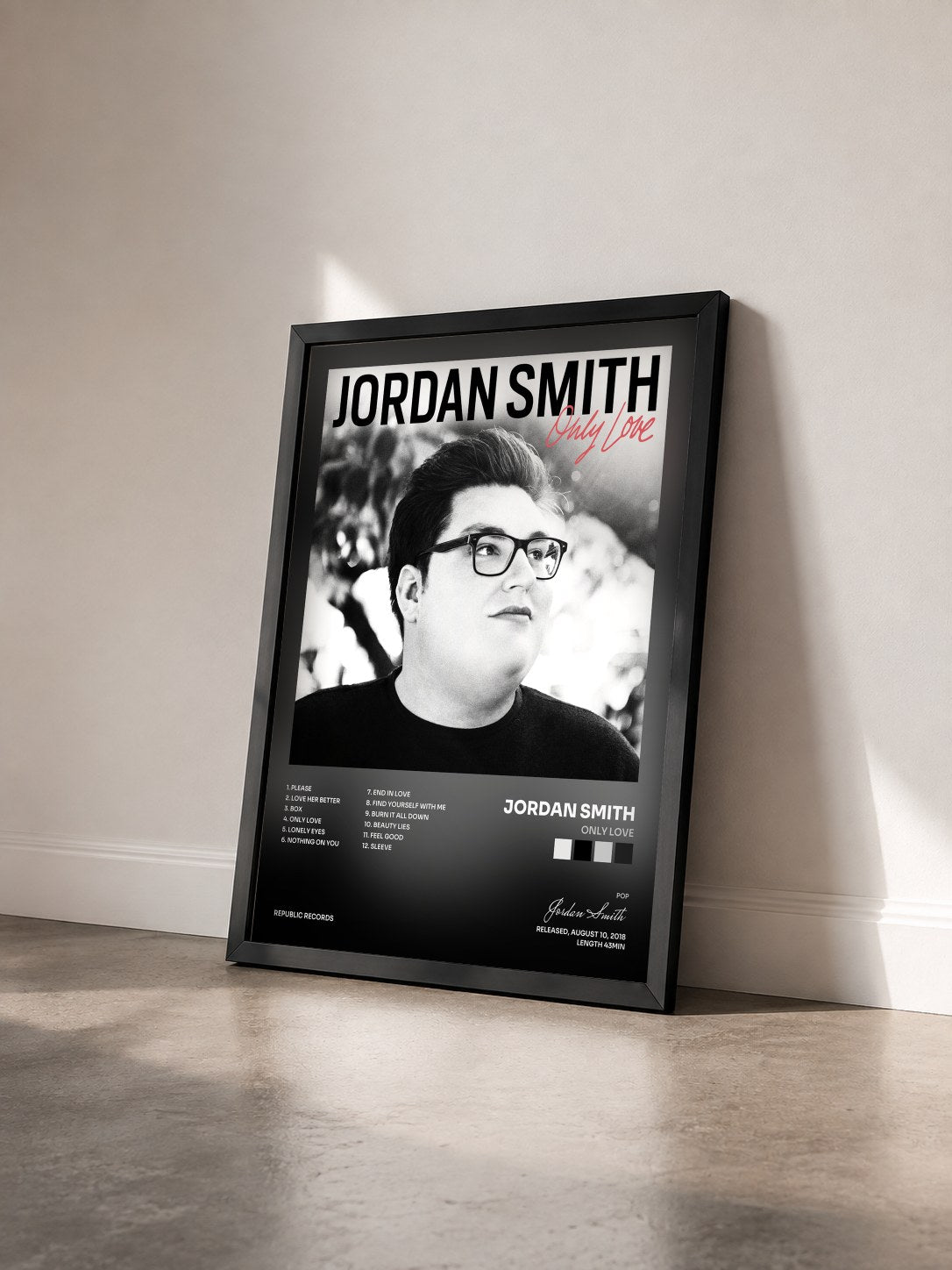 #noir Tableau de l'album Only Love de Jordan Smith vu de trois quarts, cadre noir