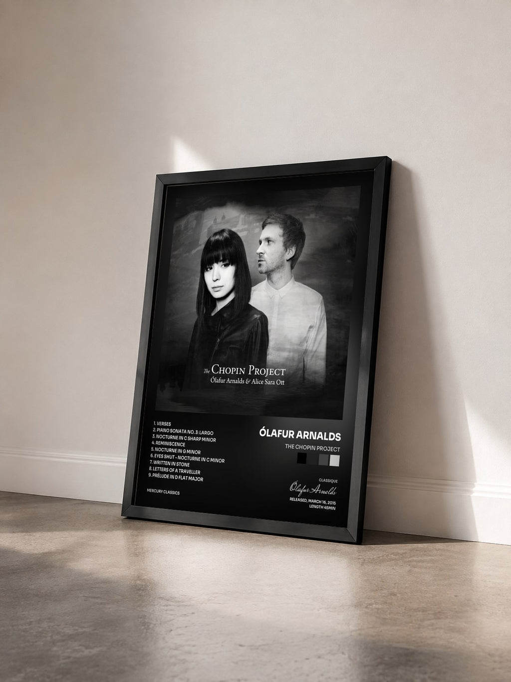 #noir Tableau de l'album The Chopin Project de Ólafur Arnalds vu de trois quarts, cadre noir