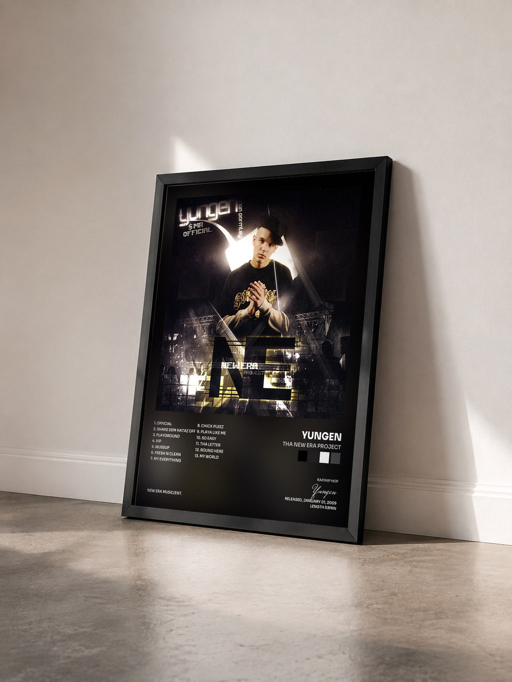 #noir Tableau de l'album Tha New Era Project de Yungen vu de trois quarts, cadre noir