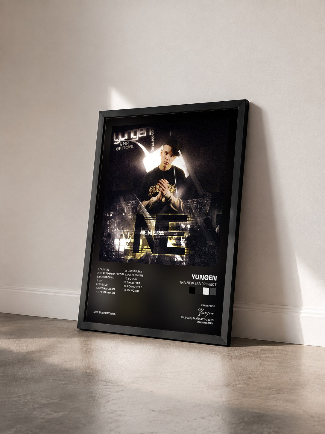 #noir Tableau de l'album Tha New Era Project de Yungen vu de trois quarts, cadre noir