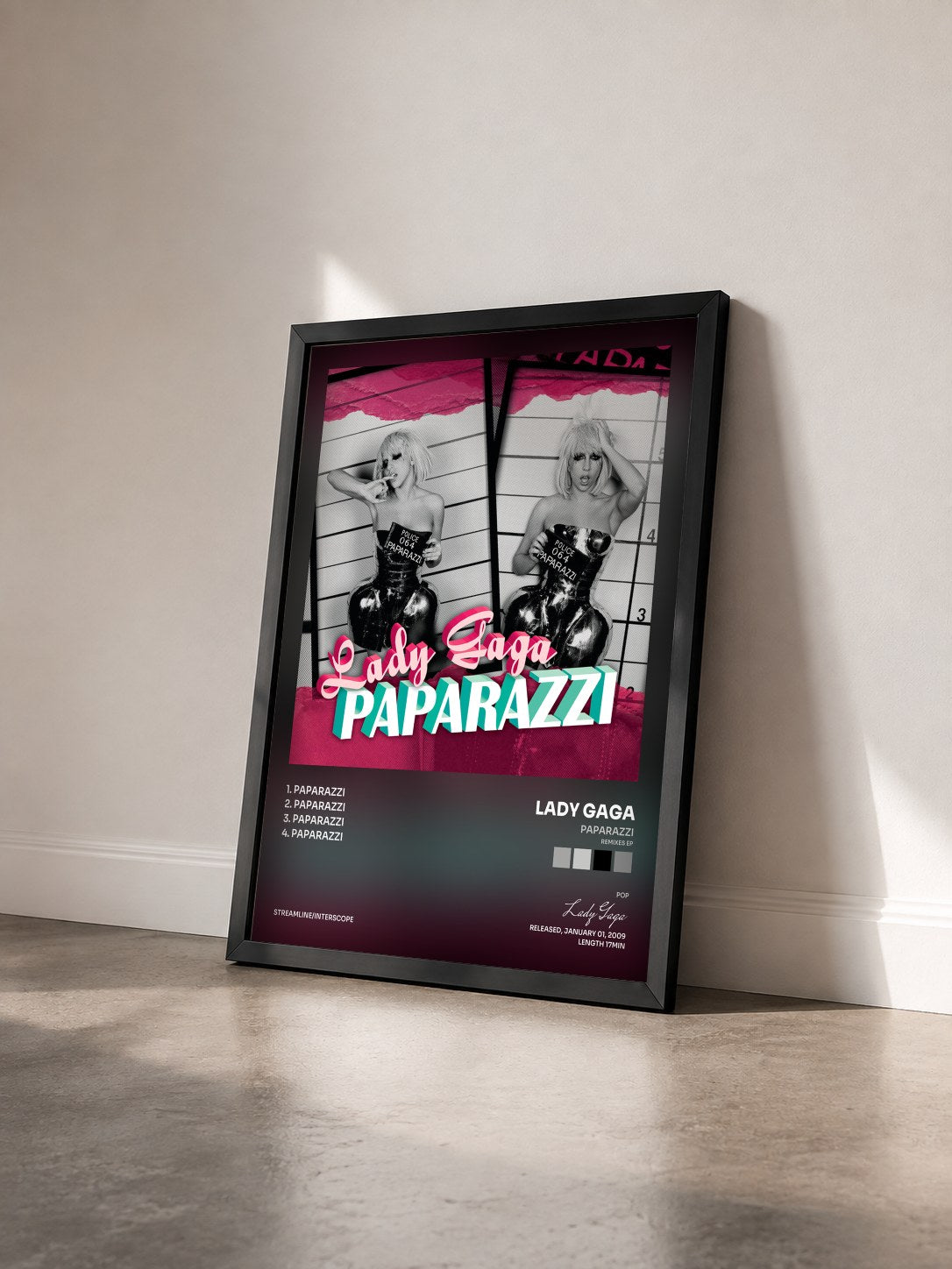 #noir Tableau de l'album Paparazzi (Remixes EP) de Lady Gaga vu de trois quarts, cadre noir