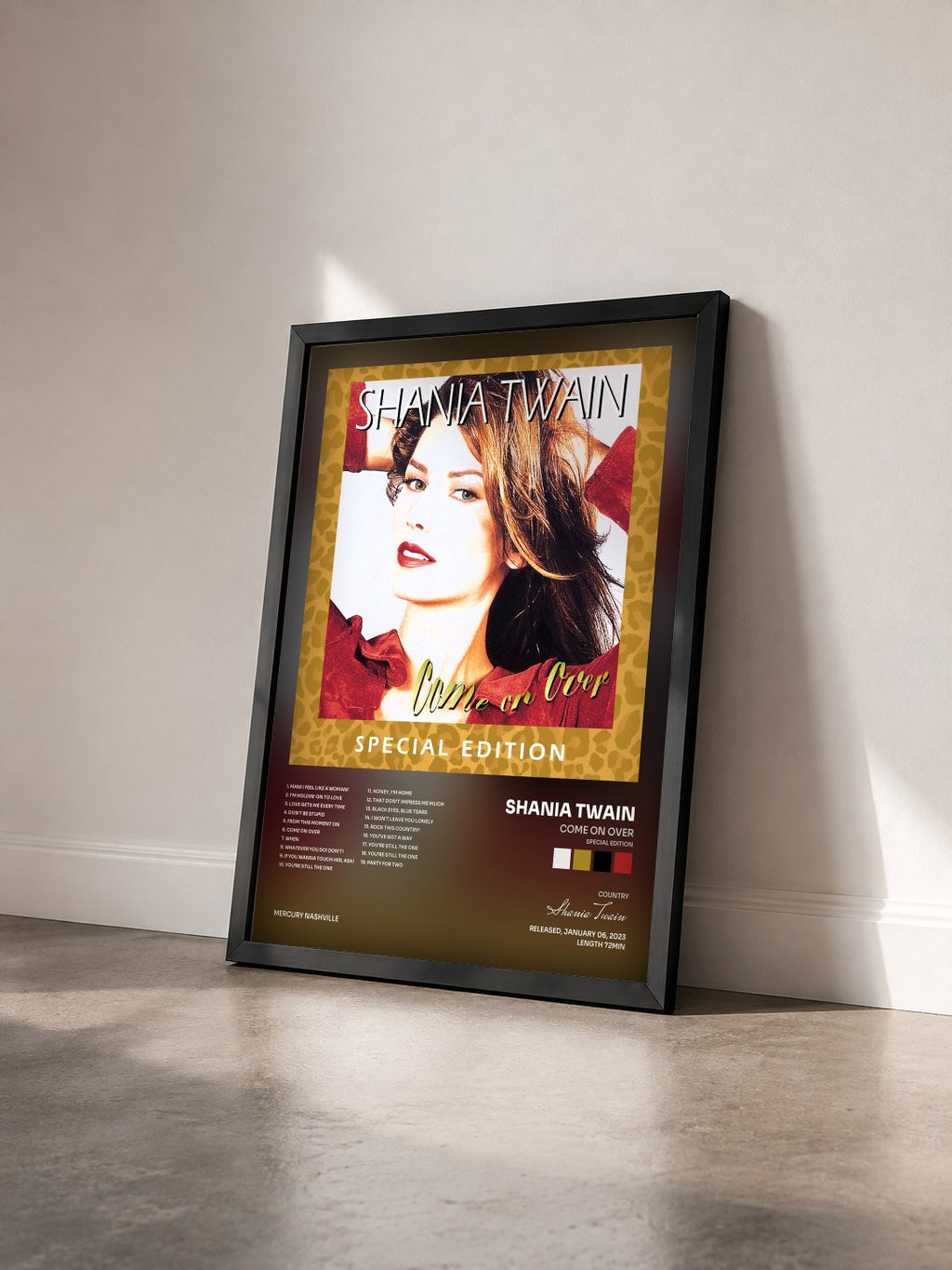 #noir Tableau de l'album Come On Over (Special Edition) de Shania Twain vu de trois quarts, cadre noir