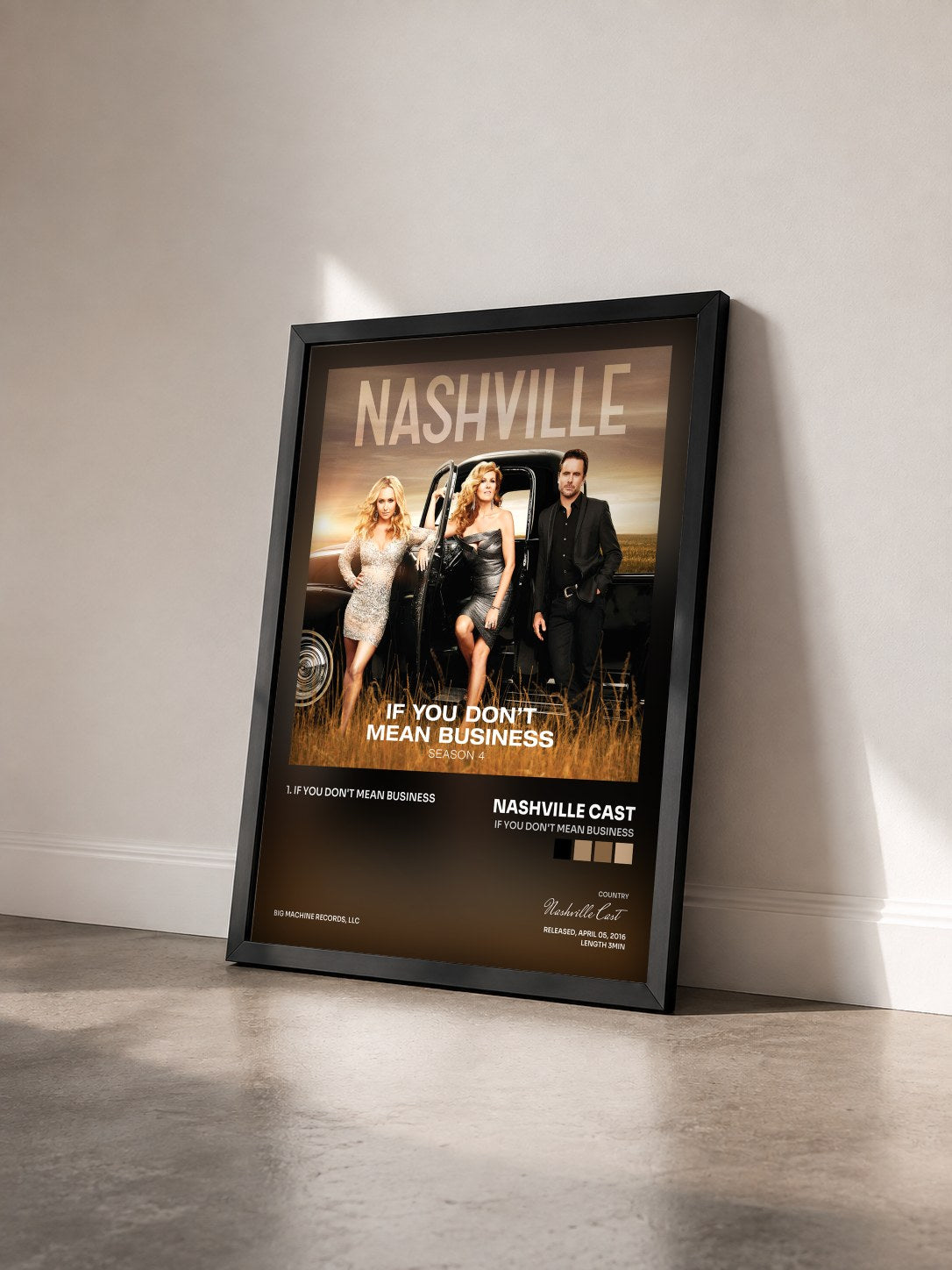 #noir Tableau de l'album If You Don't Mean Business de Nashville Cast vu de trois quarts, cadre noir