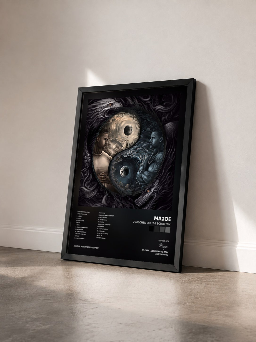 #noir Tableau de l'album ZWISCHEN LICHT & SCHATTEN de Majoe vu de trois quarts, cadre noir