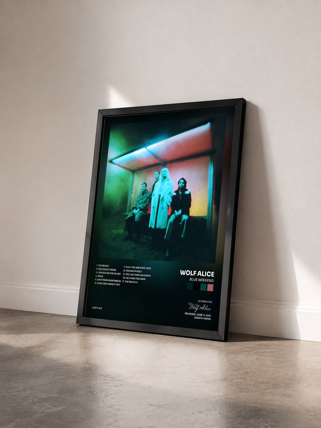 #noir Tableau de l'album Blue Weekend de Wolf Alice vu de trois quarts, cadre noir