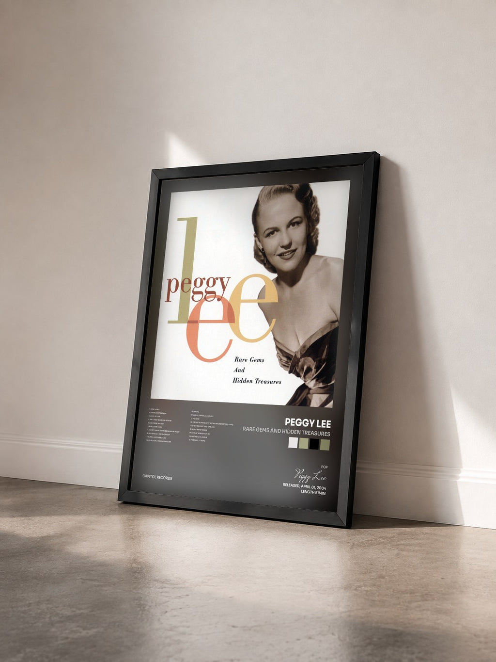 #noir Rare Gems And Hidden Treasures von Peggy Lee als gerahmter Kunstdruck von schräg gesehen, schwarzer Rahmen