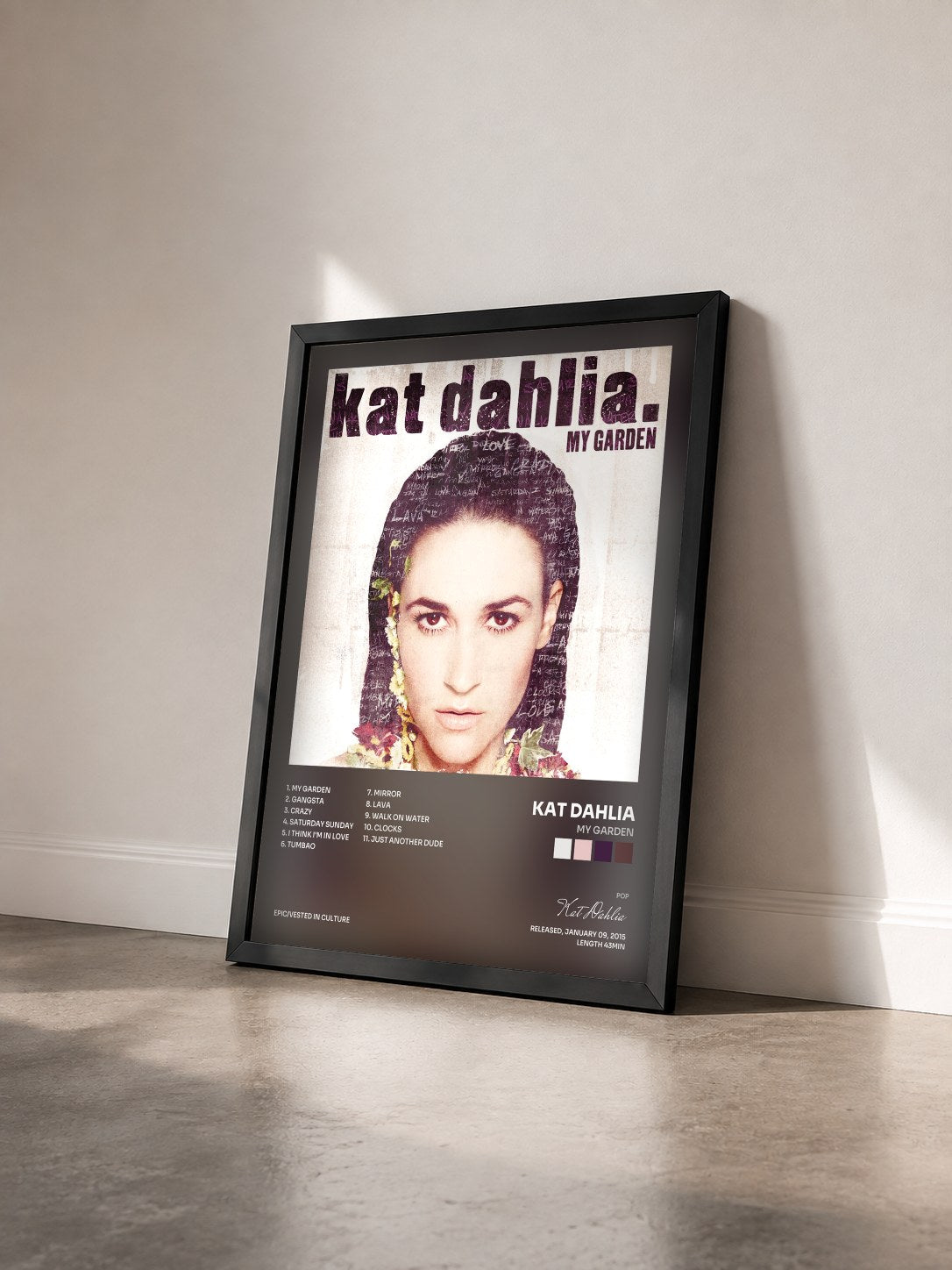 #noir Tableau de l'album My Garden de Kat Dahlia vu de trois quarts, cadre noir