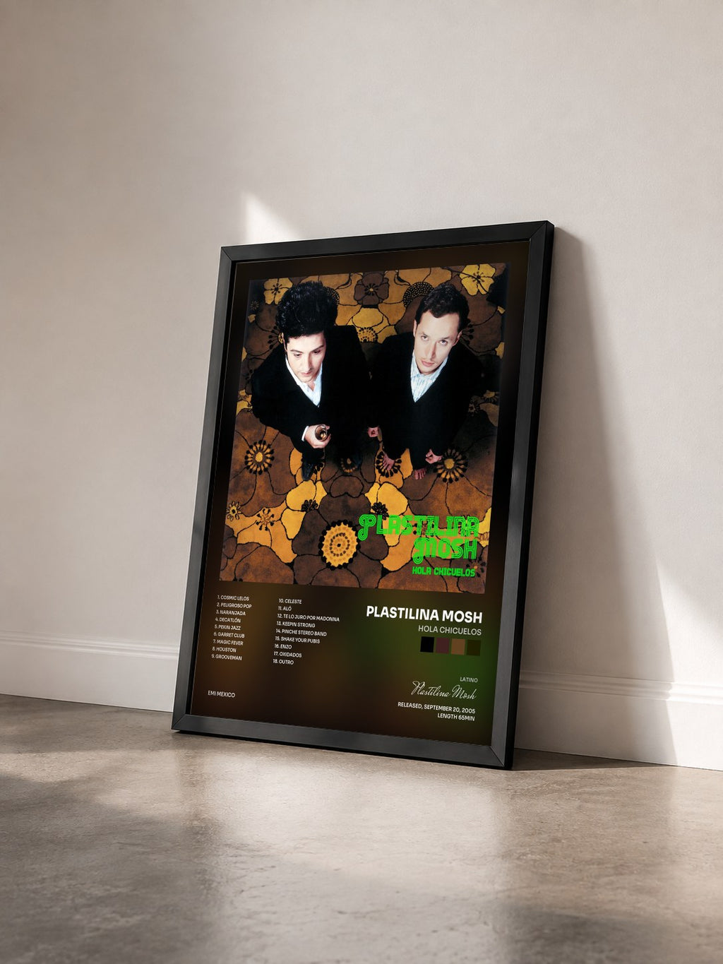 #noir Tableau de l'album Hola Chicuelos de Plastilina Mosh vu de trois quarts, cadre noir