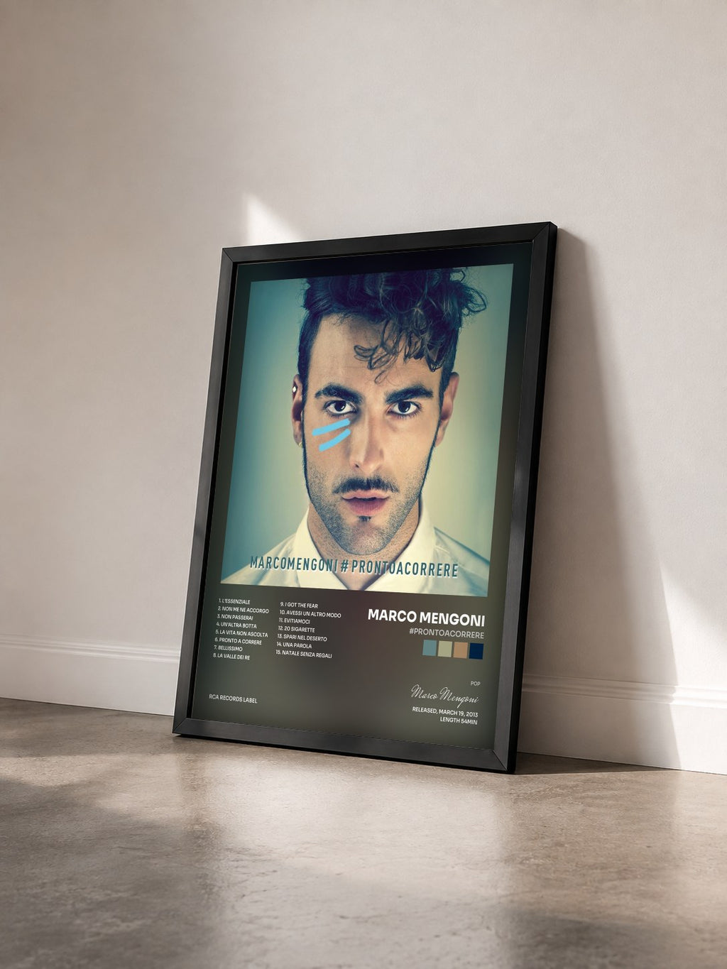 #noir Tableau de l'album #PRONTOACORRERE de Marco Mengoni vu de trois quarts, cadre noir