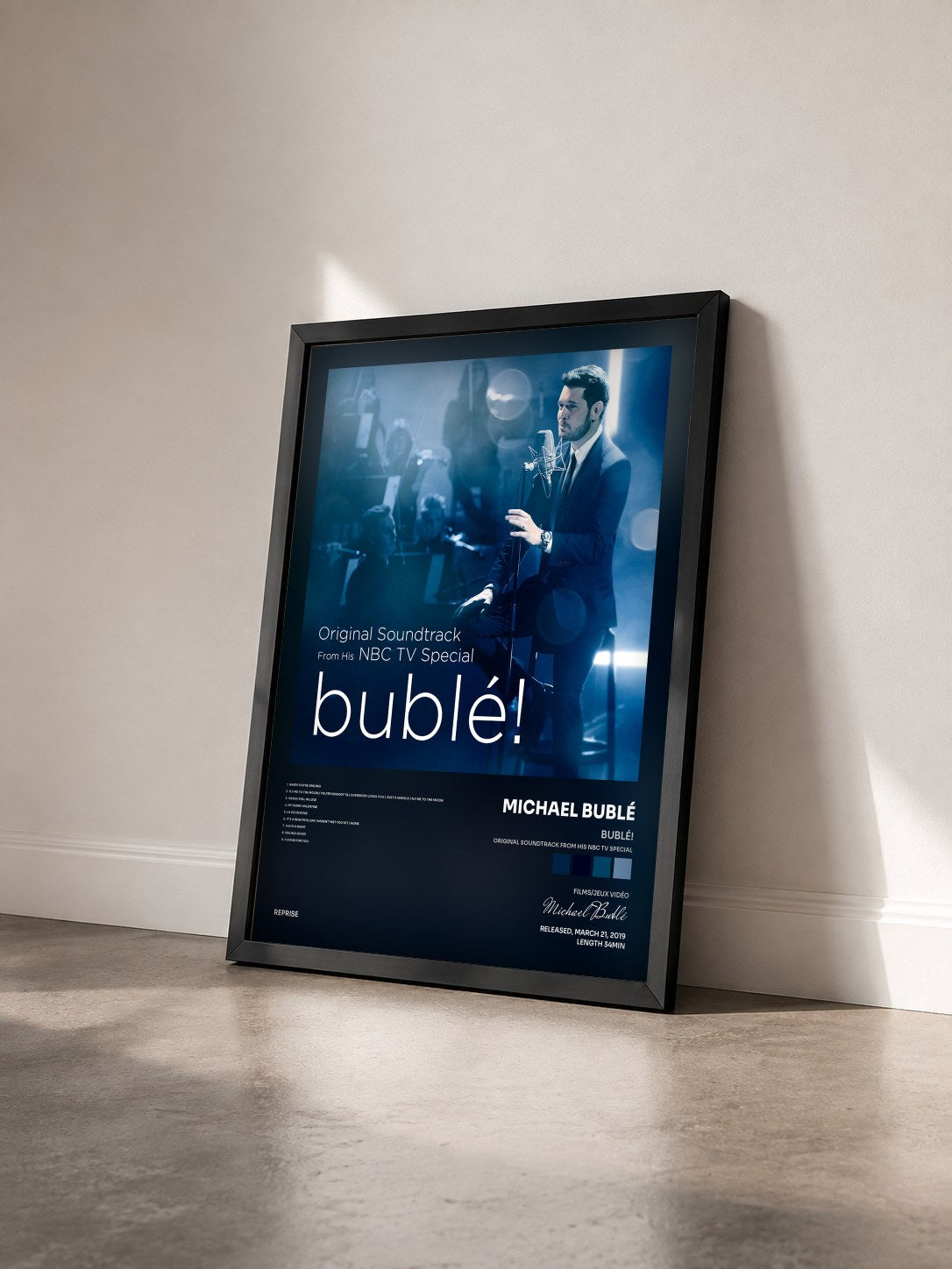 #noir Tableau de l'album Bublé! (Original Soundtrack from his NBC TV Special) de Michael Bublé vu de trois quarts, cadre noir