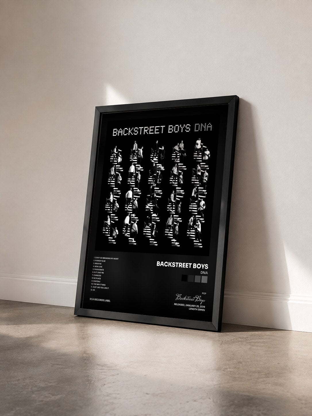 #noir Tableau de l'album DNA de Backstreet Boys vu de trois quarts, cadre noir