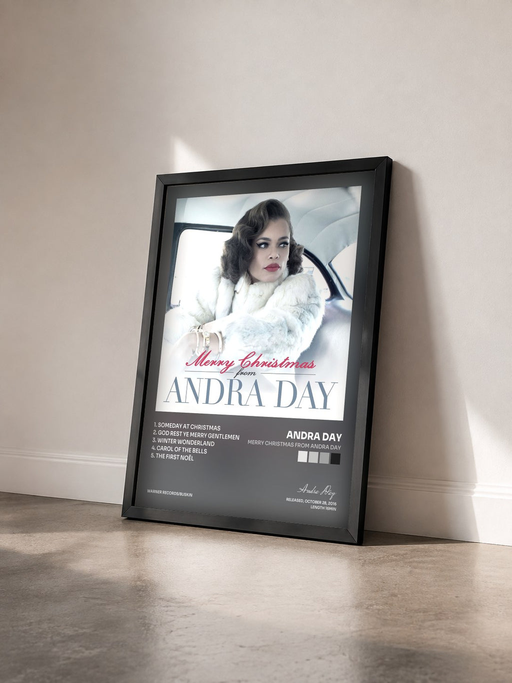 #noir Tableau de l'album Merry Christmas from Andra Day de Andra Day vu de trois quarts, cadre noir