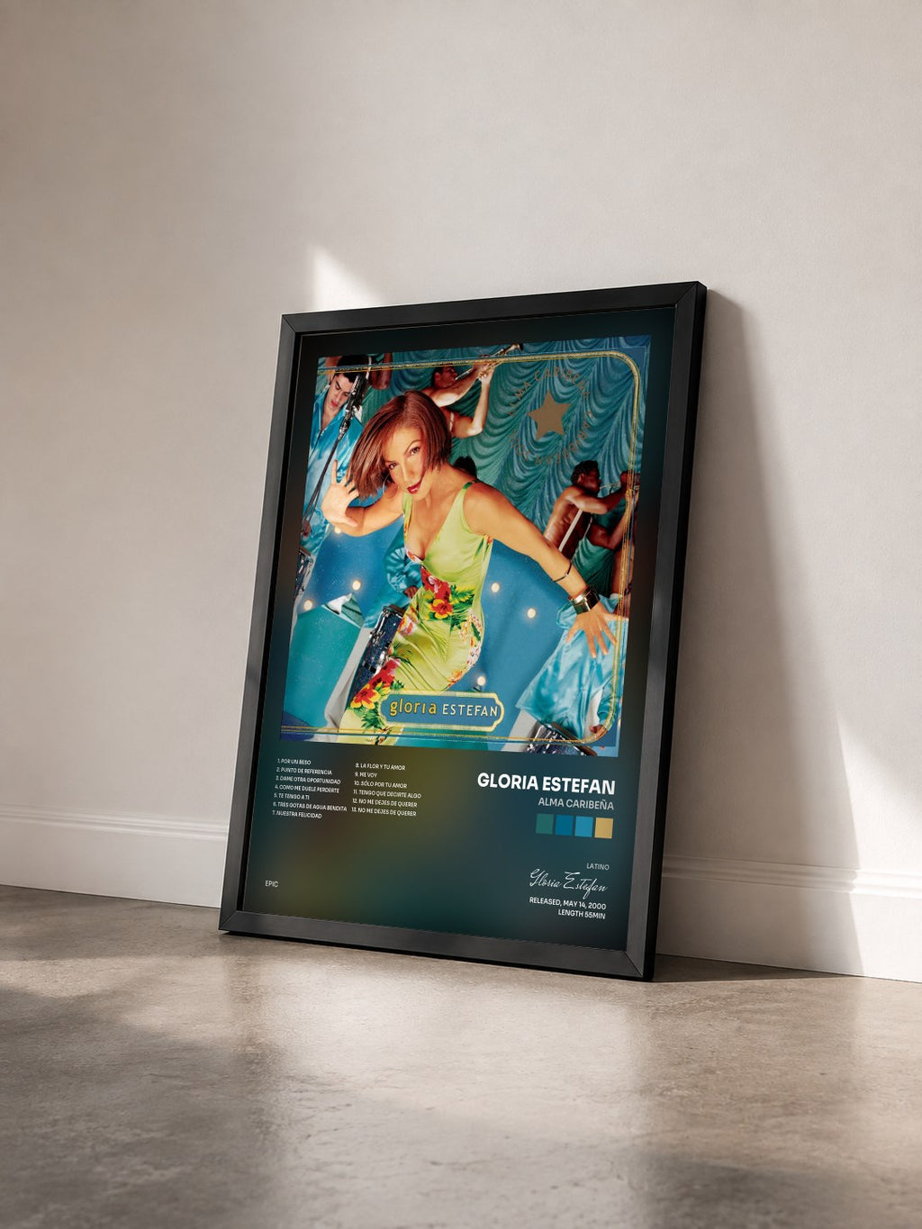 #noir Tableau de l'album Alma Caribeña de Gloria Estefan vu de trois quarts, cadre noir