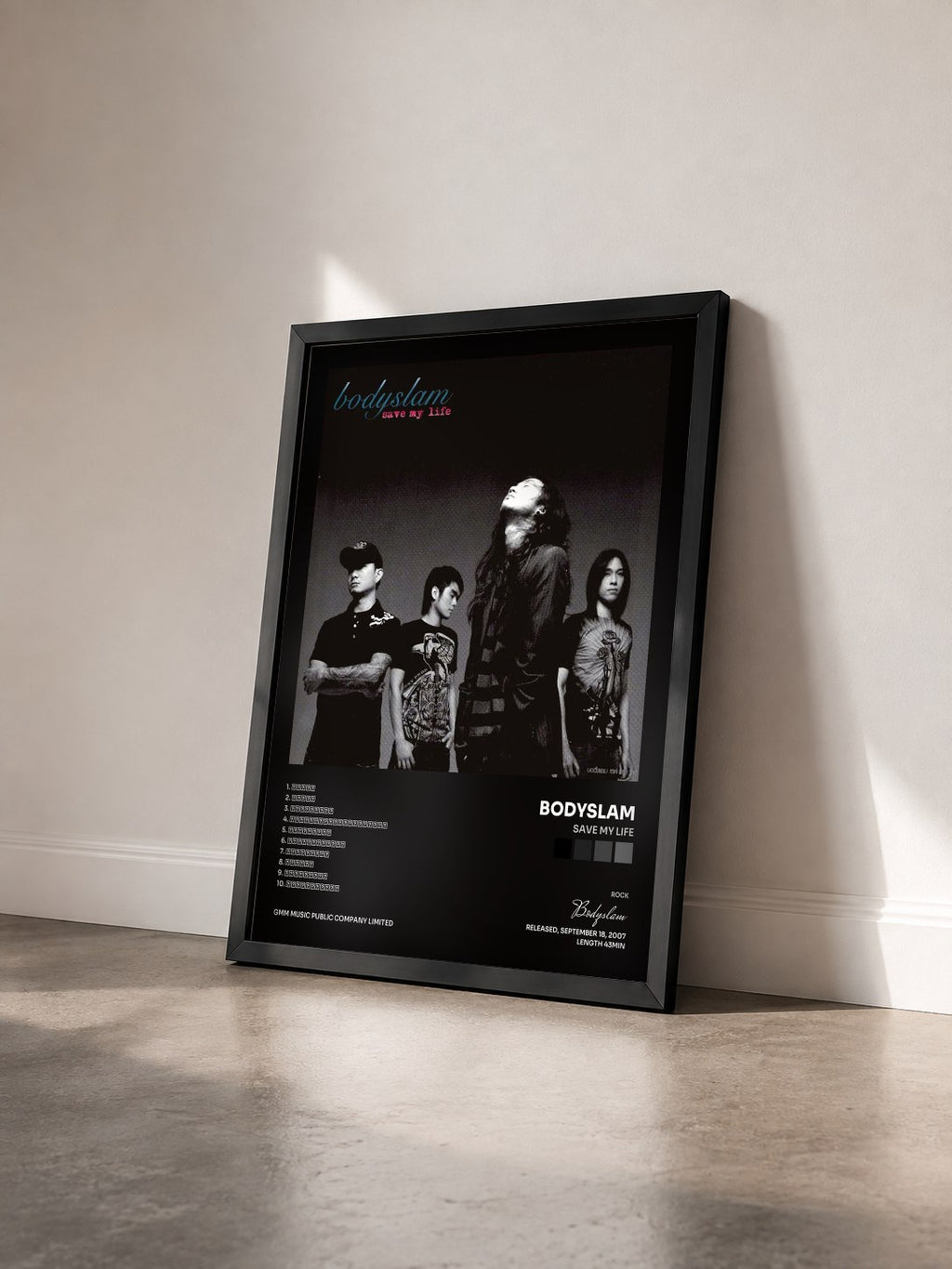 #noir Tableau de l'album save my life de Bodyslam vu de trois quarts, cadre noir