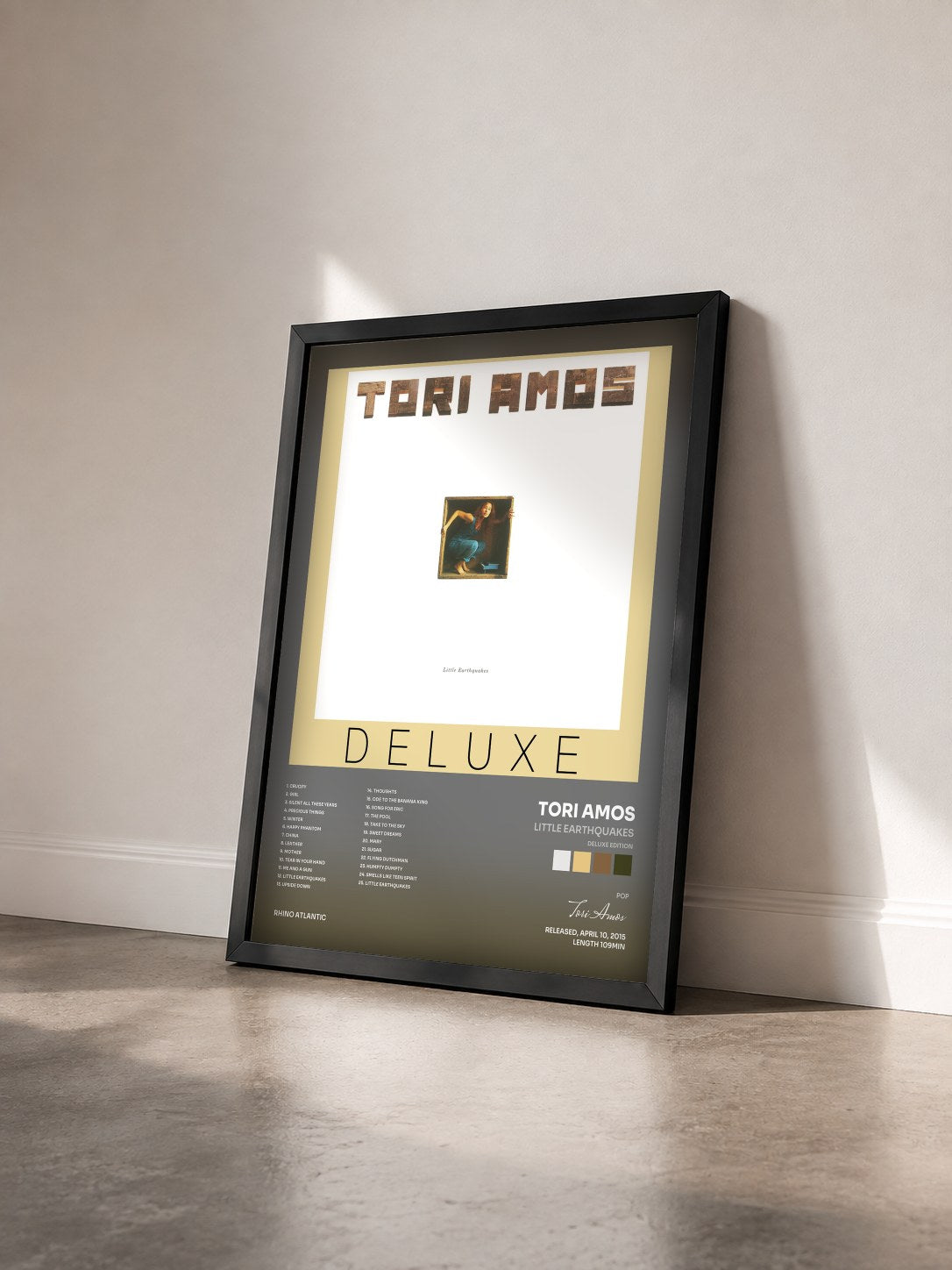 #noir Tableau de l'album Little Earthquakes (Deluxe Edition) de Tori Amos vu de trois quarts, cadre noir