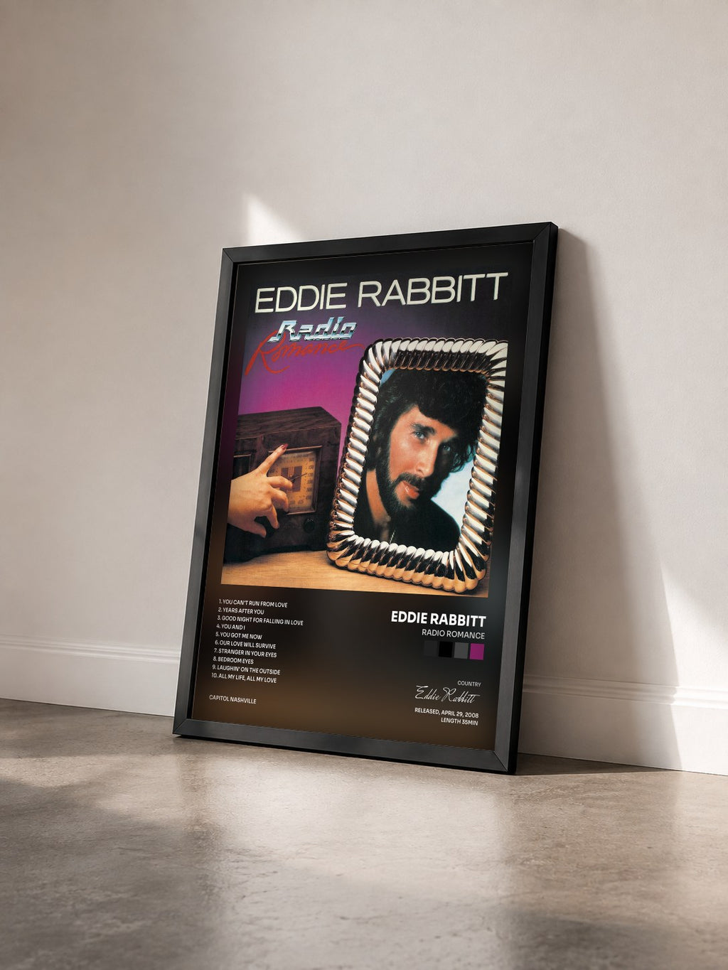 #noir Tableau de l'album Radio Romance de Eddie Rabbitt vu de trois quarts, cadre noir