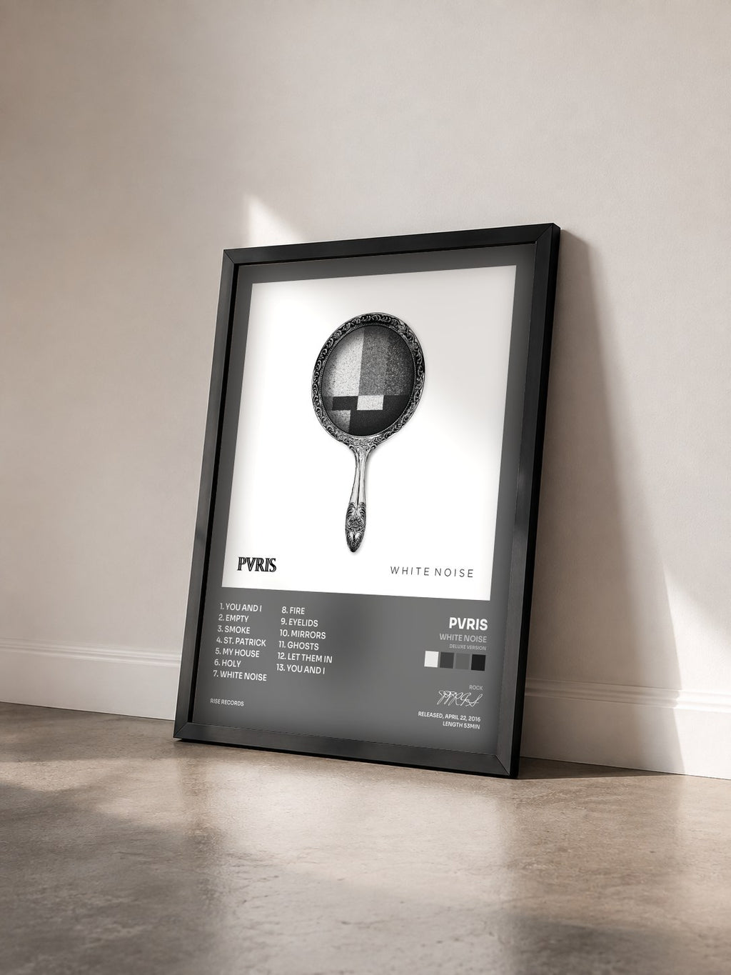 #noir Tableau de l'album White Noise (Deluxe Version) de PVRIS vu de trois quarts, cadre noir