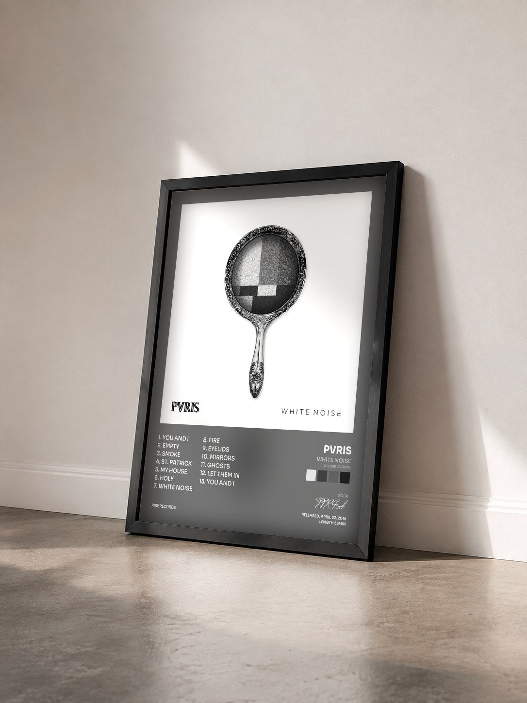 #noir Tableau de l'album White Noise (Deluxe Version) de PVRIS vu de trois quarts, cadre noir
