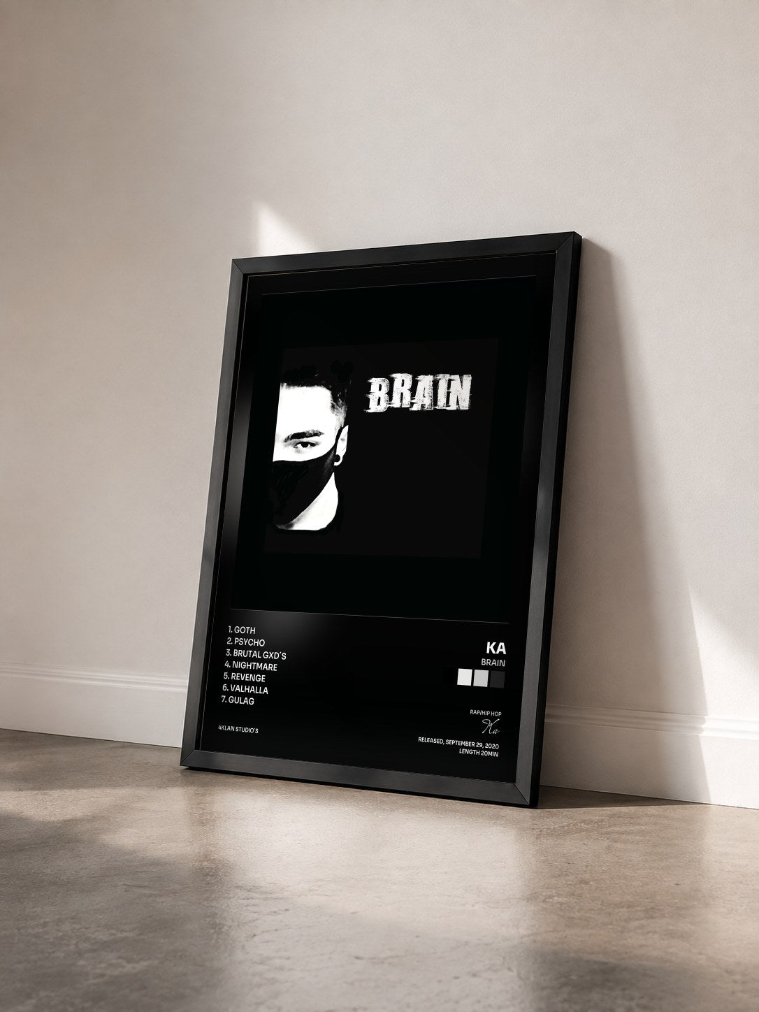 #noir Tableau de l'album Brain de Ka vu de trois quarts, cadre noir