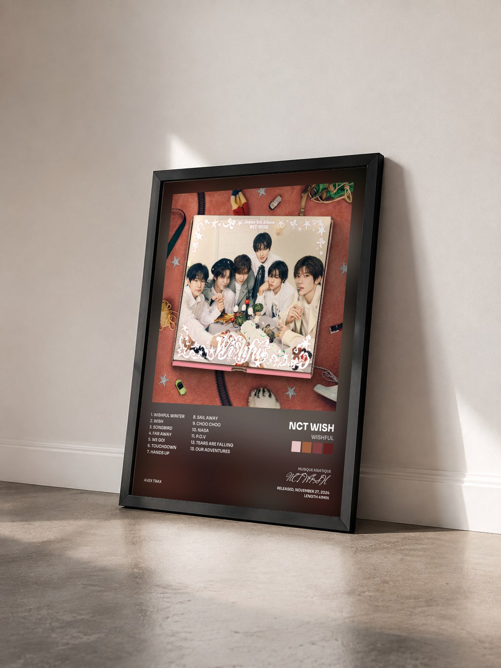 #noir Tableau de l'album WISHFUL de NCT WISH vu de trois quarts, cadre noir