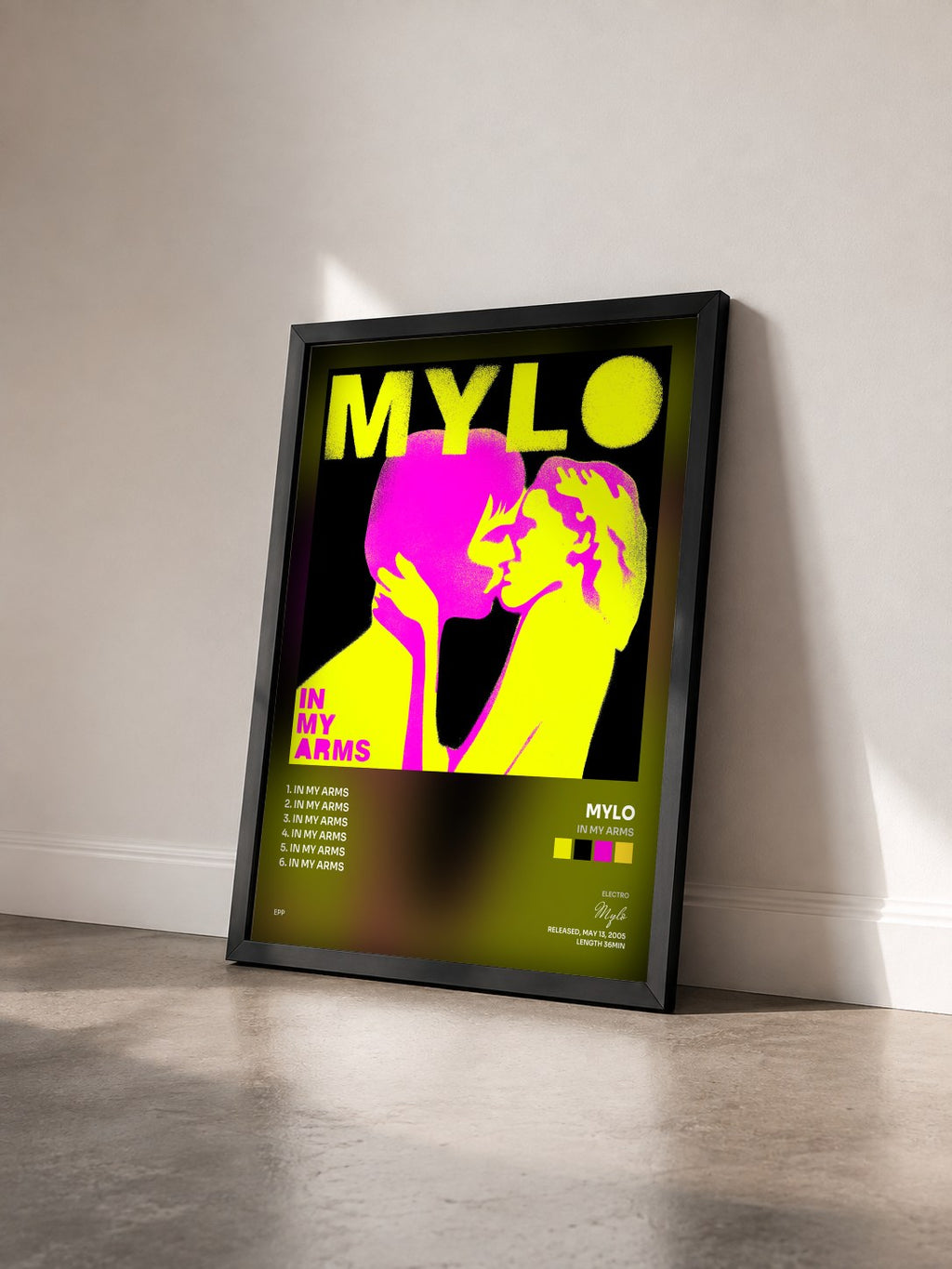 #noir Tableau de l'album In My Arms de Mylo vu de trois quarts, cadre noir
