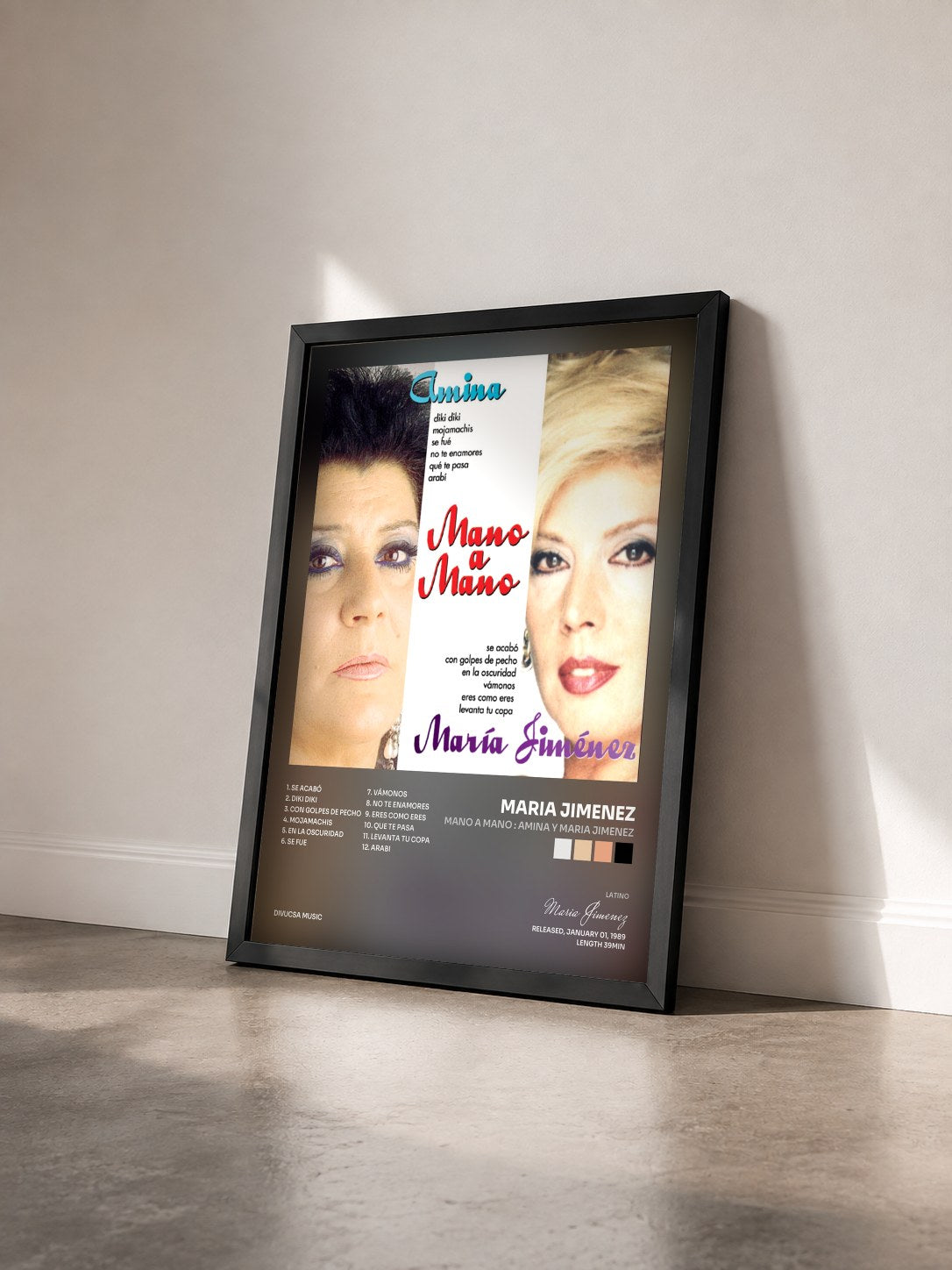 #noir Tableau de l'album Mano a Mano : Amina y Maria Jimenez de Maria Jimenez vu de trois quarts, cadre noir