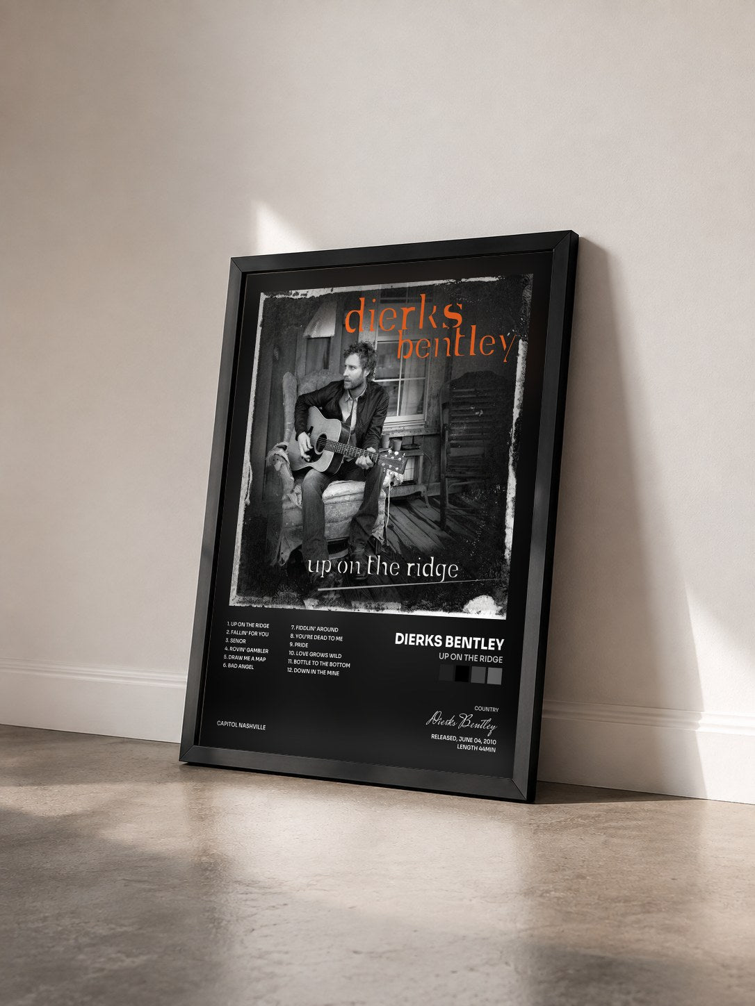 #noir Tableau de l'album Up On The Ridge de Dierks Bentley vu de trois quarts, cadre noir