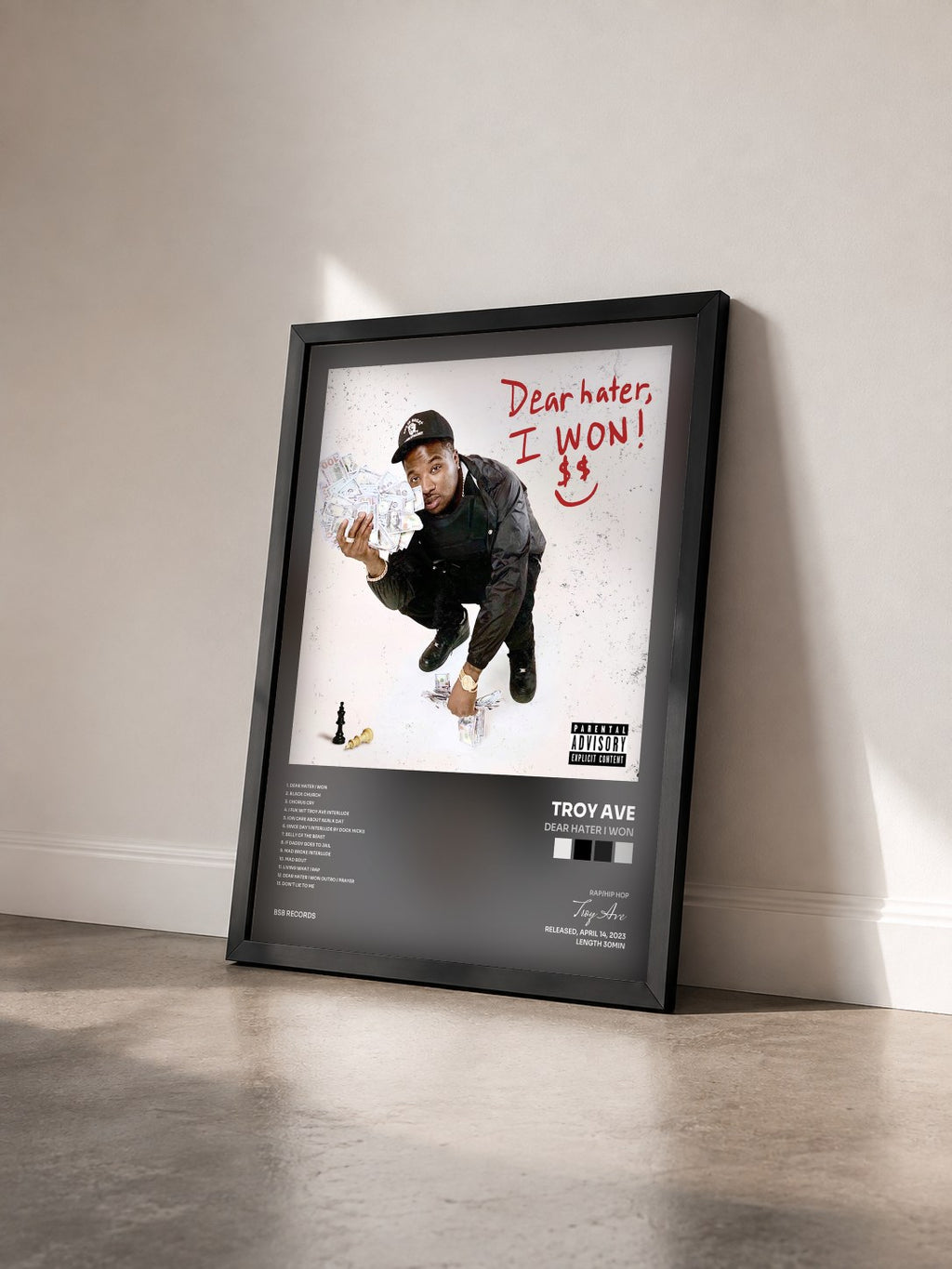 #noir Tableau de l'album Dear Hater I Won de Troy Ave vu de trois quarts, cadre noir