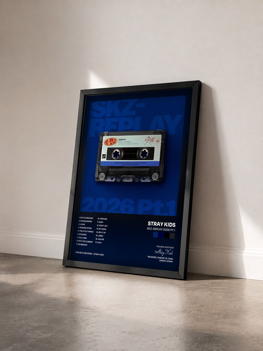 #noir Tableau de l'album SKZ-REPLAY 2026 Pt.1 de Stray Kids vu de trois quarts, cadre noir