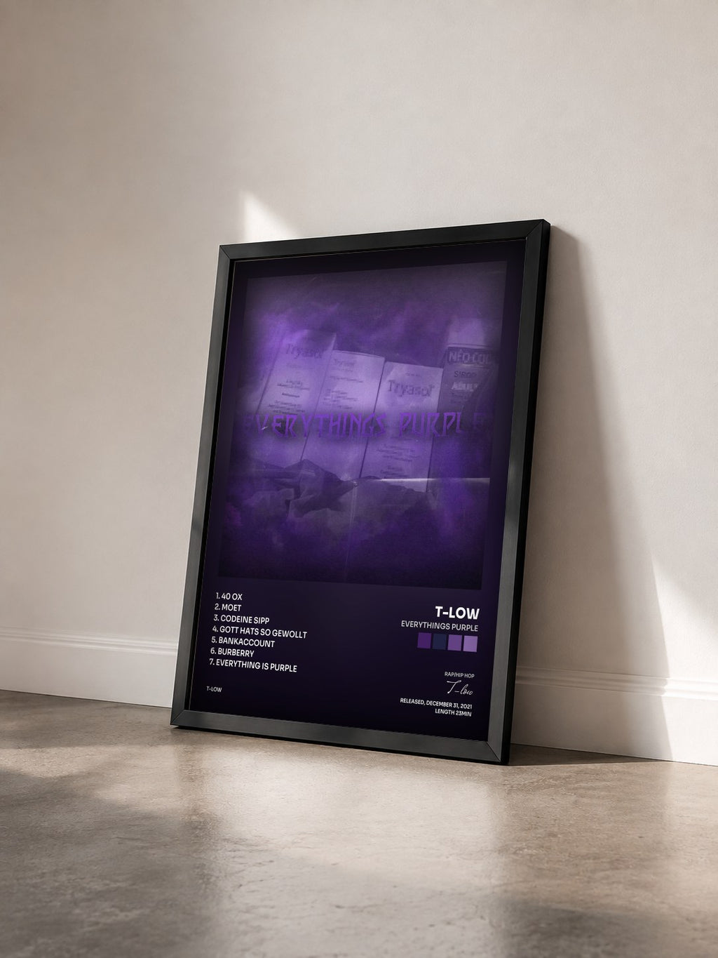 #noir Tableau de l'album EVERYTHINGS PURPLE de T-low vu de trois quarts, cadre noir
