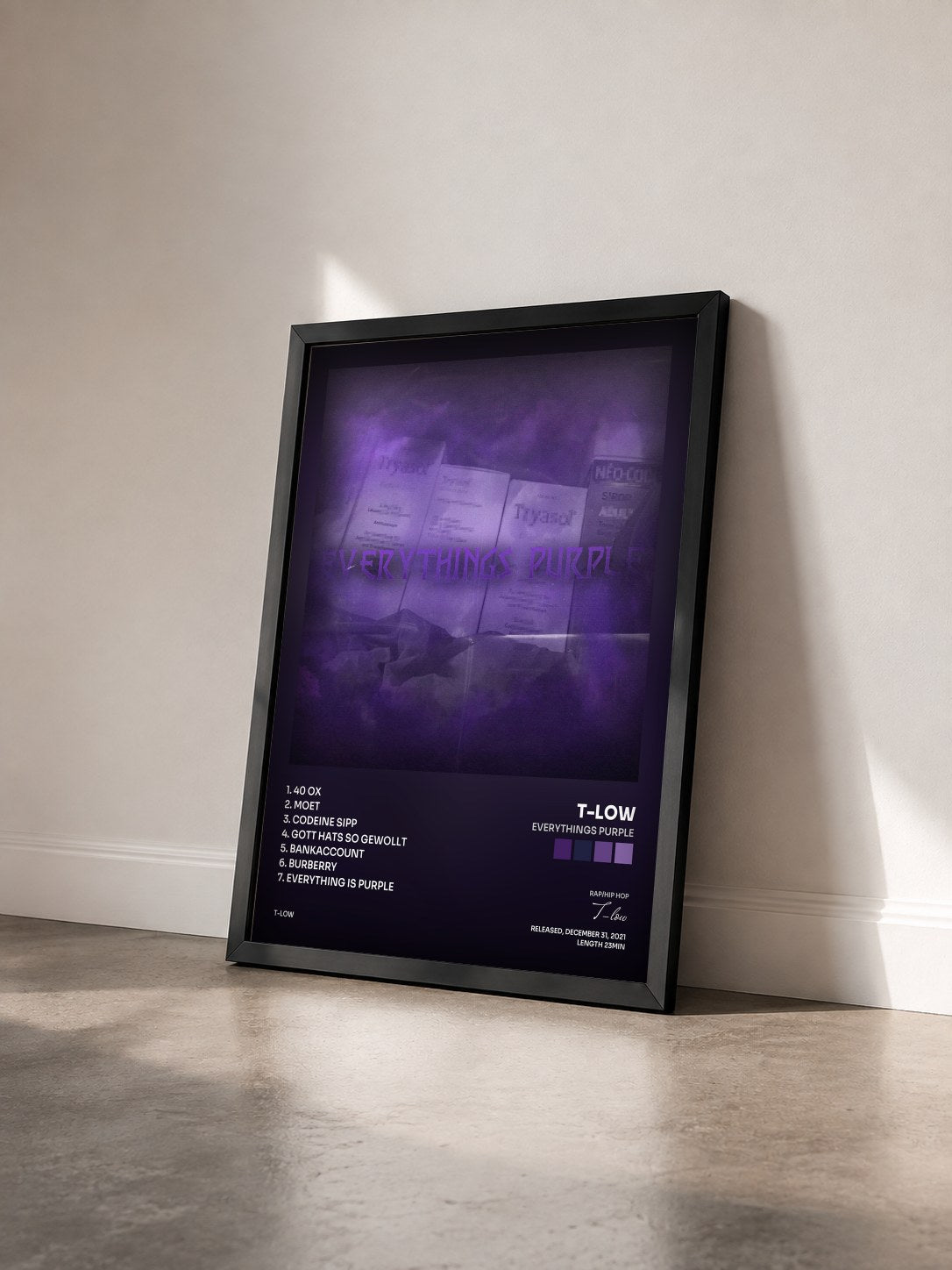 #noir Tableau de l'album EVERYTHINGS PURPLE de T-low vu de trois quarts, cadre noir