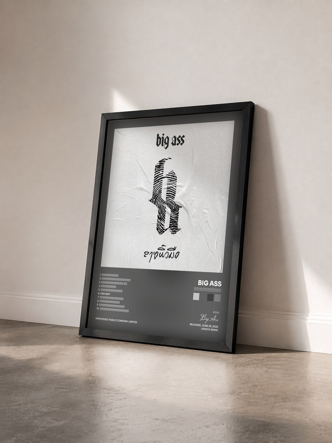 #noir Tableau de l'album ลายนิ้วมือ de Big Ass vu de trois quarts, cadre noir