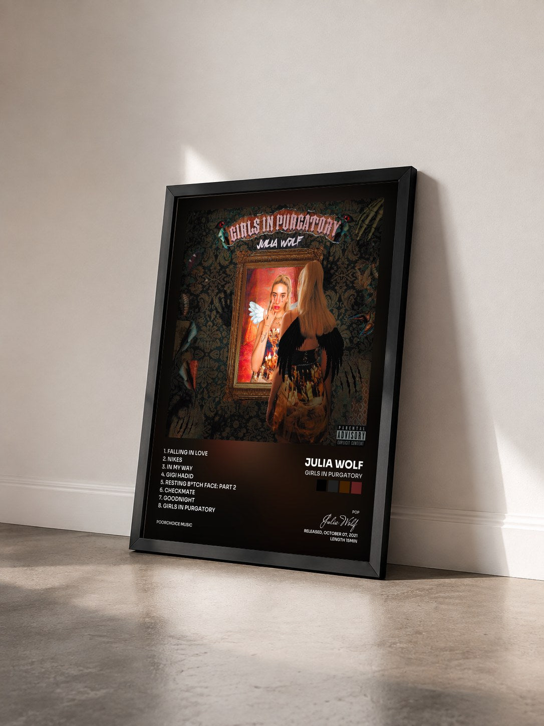 #noir Tableau de l'album Girls In Purgatory de Julia Wolf vu de trois quarts, cadre noir